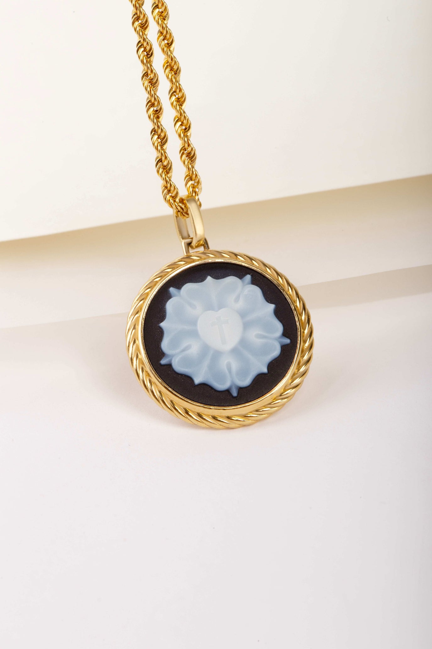 SARDONYX LUTHER ROSE NECKLACE