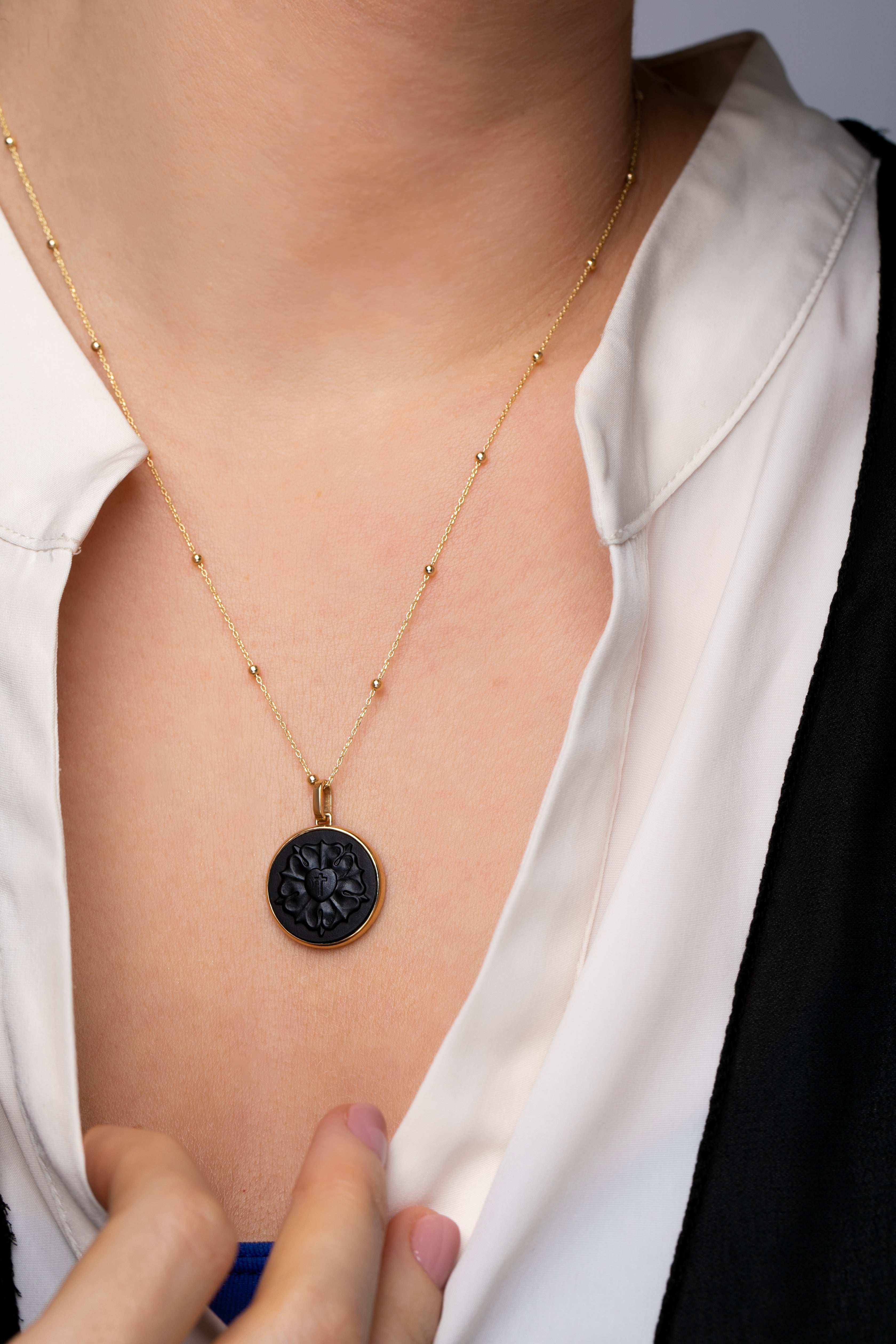 ONYX LUTHER ROSE NECKLACE