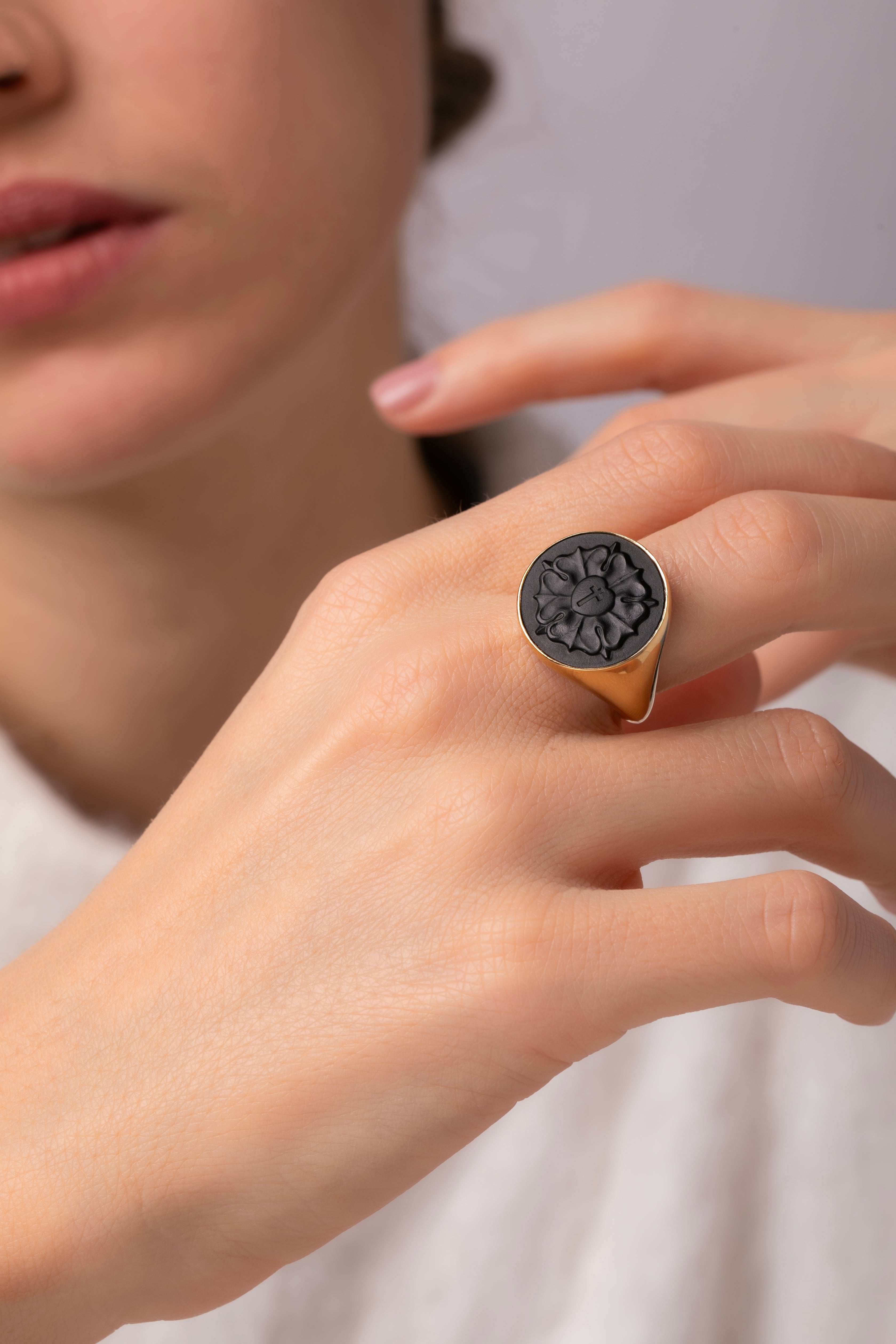 ONYX LUTHER ROSE RING