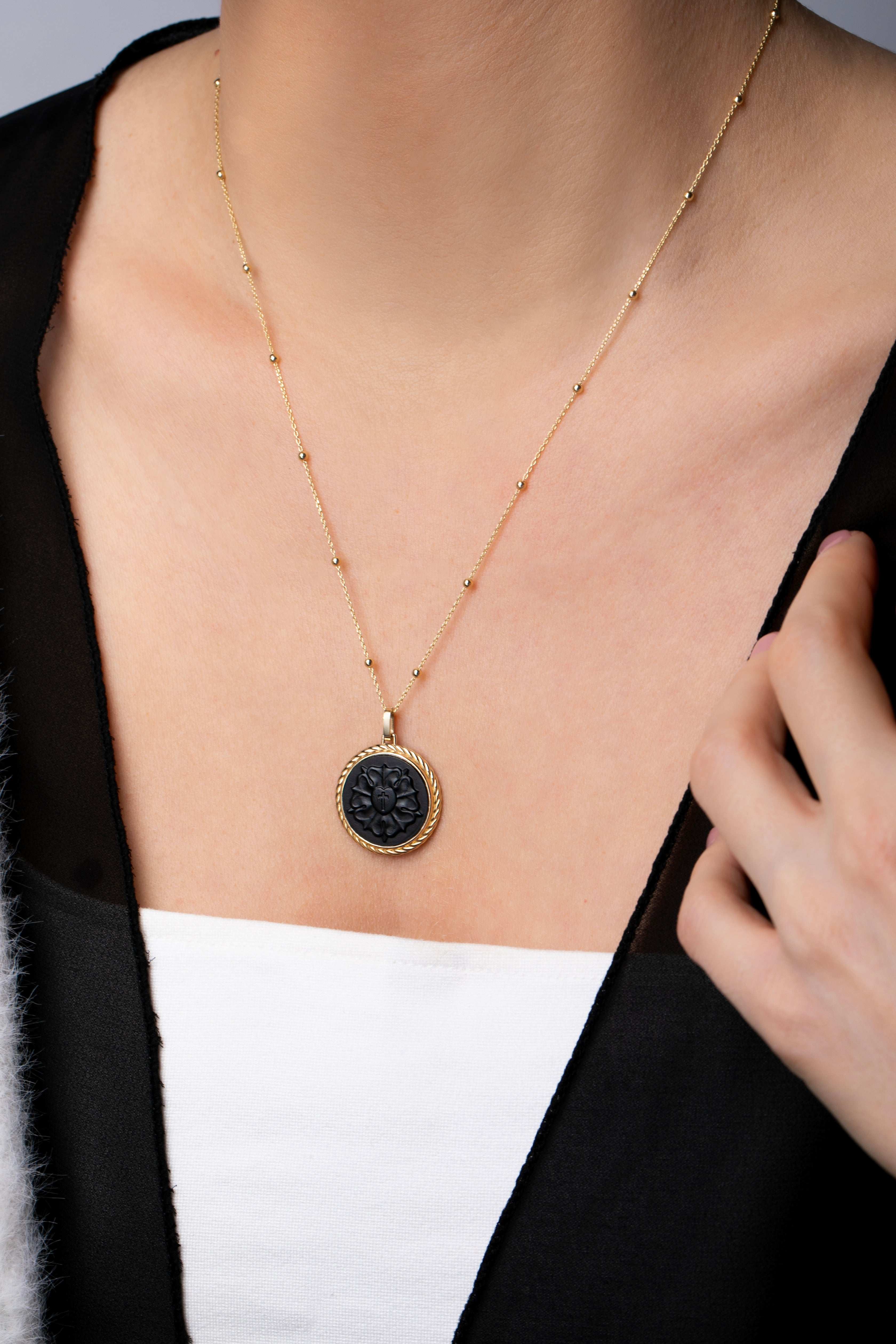ONYX LUTHER ROSE NECKLACE