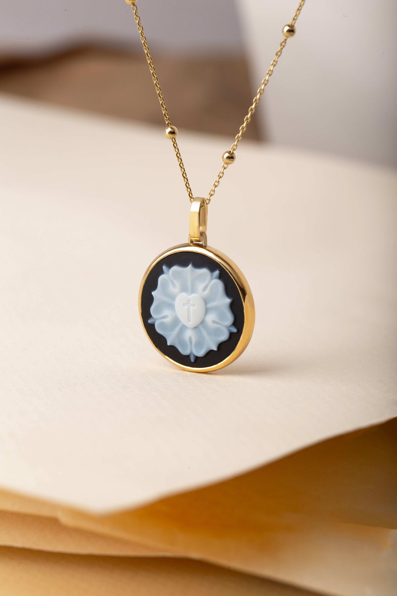 SARDONYX LUTHER ROSE NECKLACE